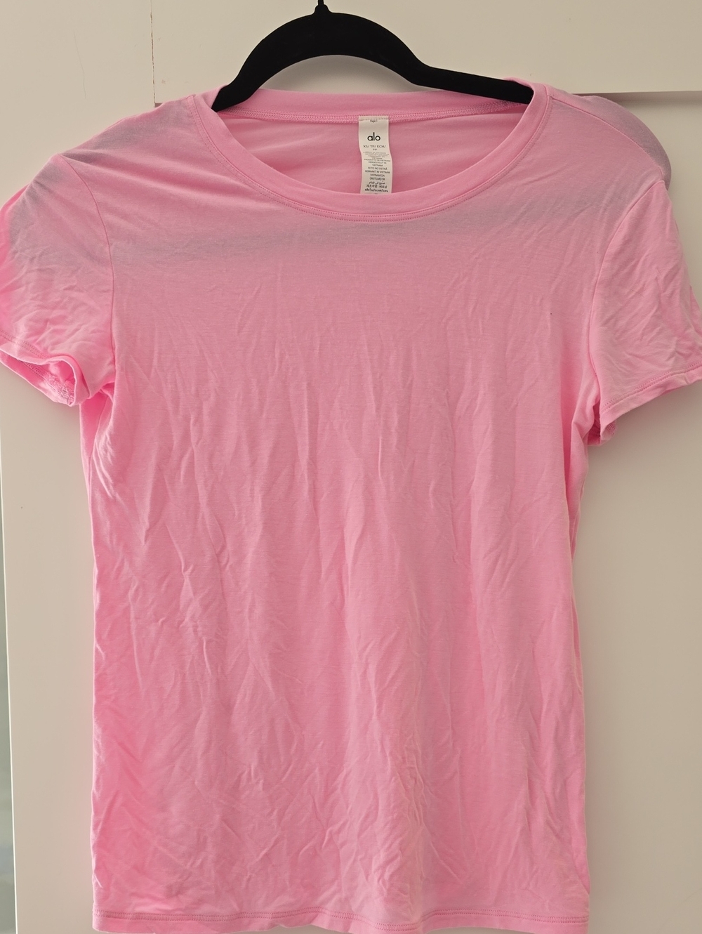 ALO Yoga Women's Light Pink Short Sleeve Tee